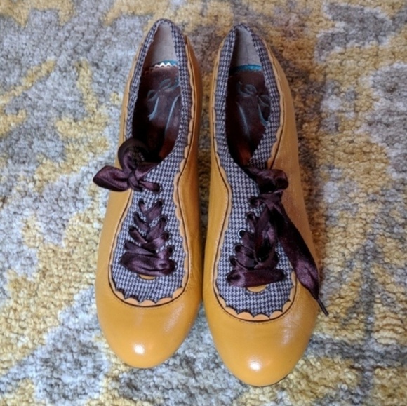 Mustard Oxford Booties - Picture 2 of 8